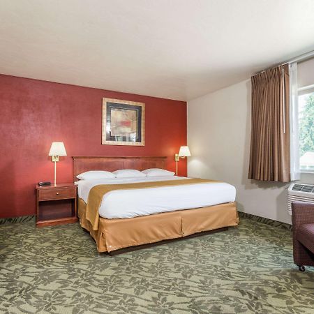 Days Inn By Wyndham Eugene Downtown/University Экстерьер фото