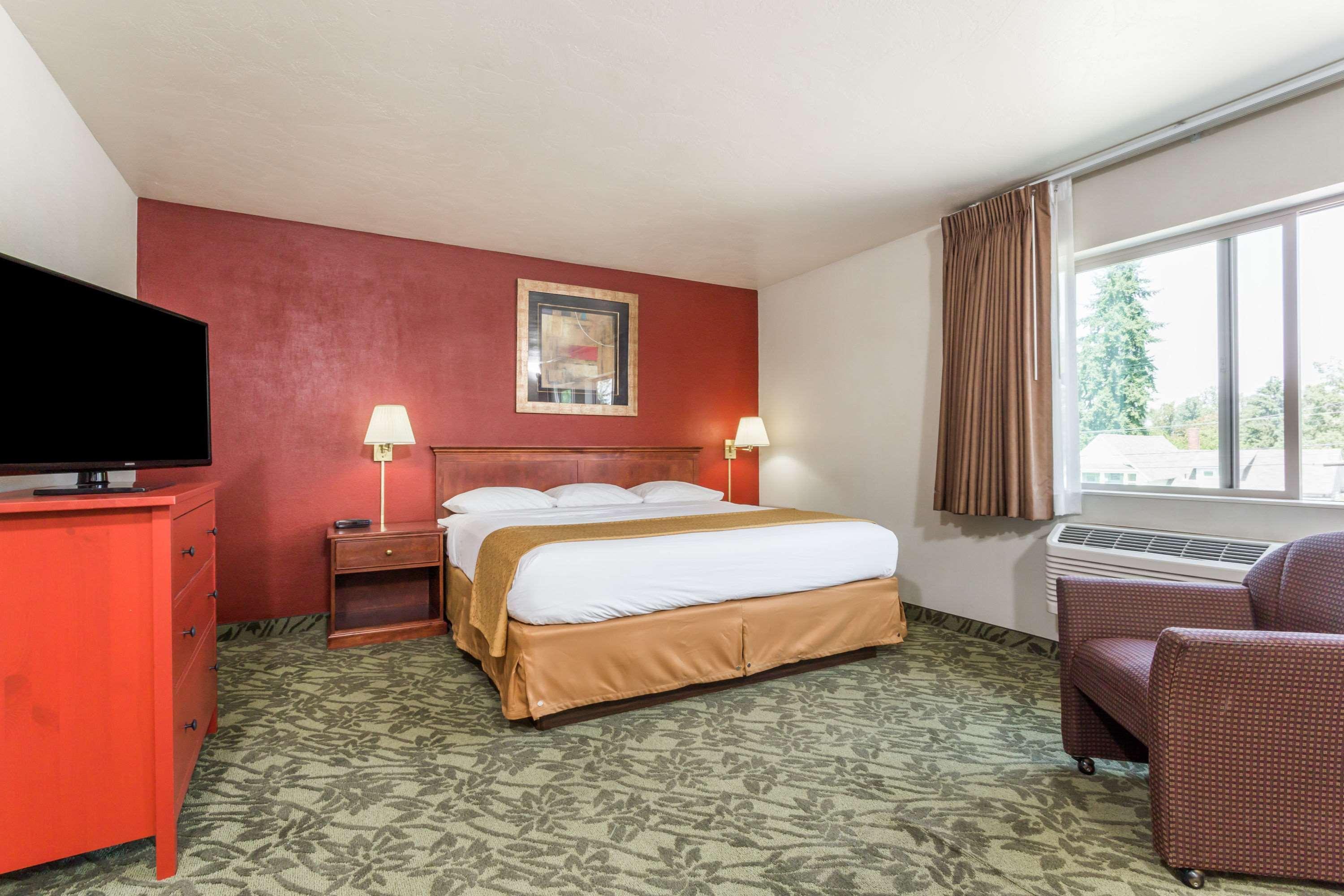 Days Inn By Wyndham Eugene Downtown/University Экстерьер фото