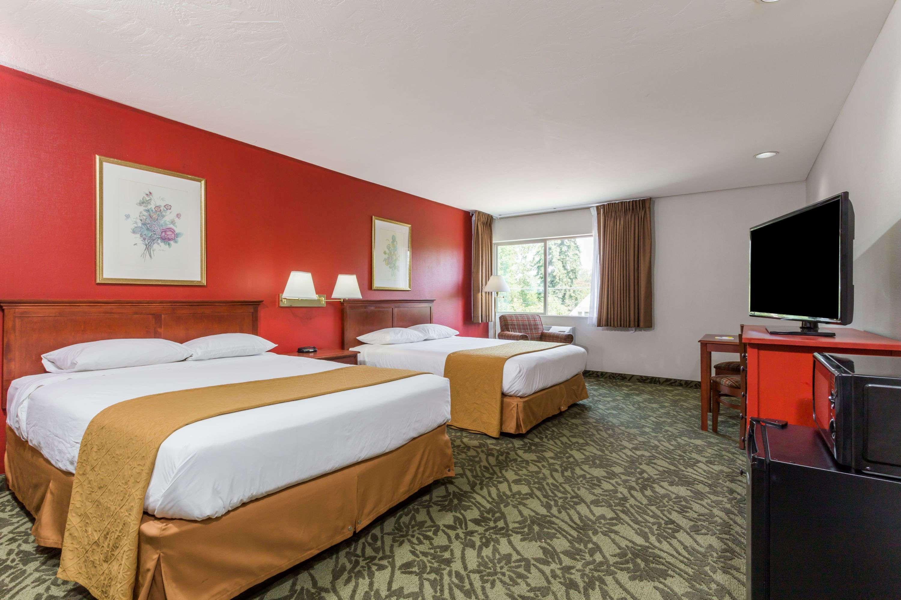 Days Inn By Wyndham Eugene Downtown/University Экстерьер фото
