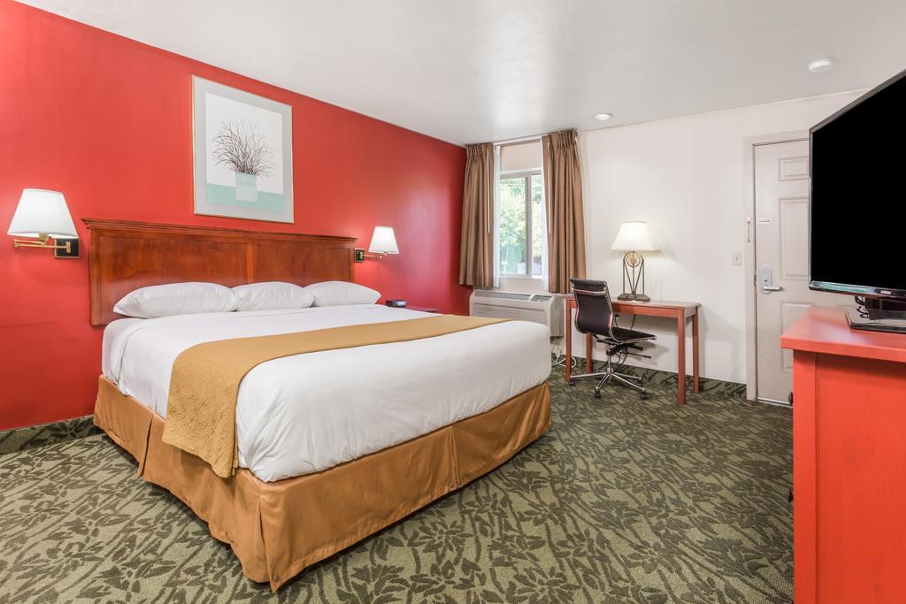 Days Inn By Wyndham Eugene Downtown/University Экстерьер фото