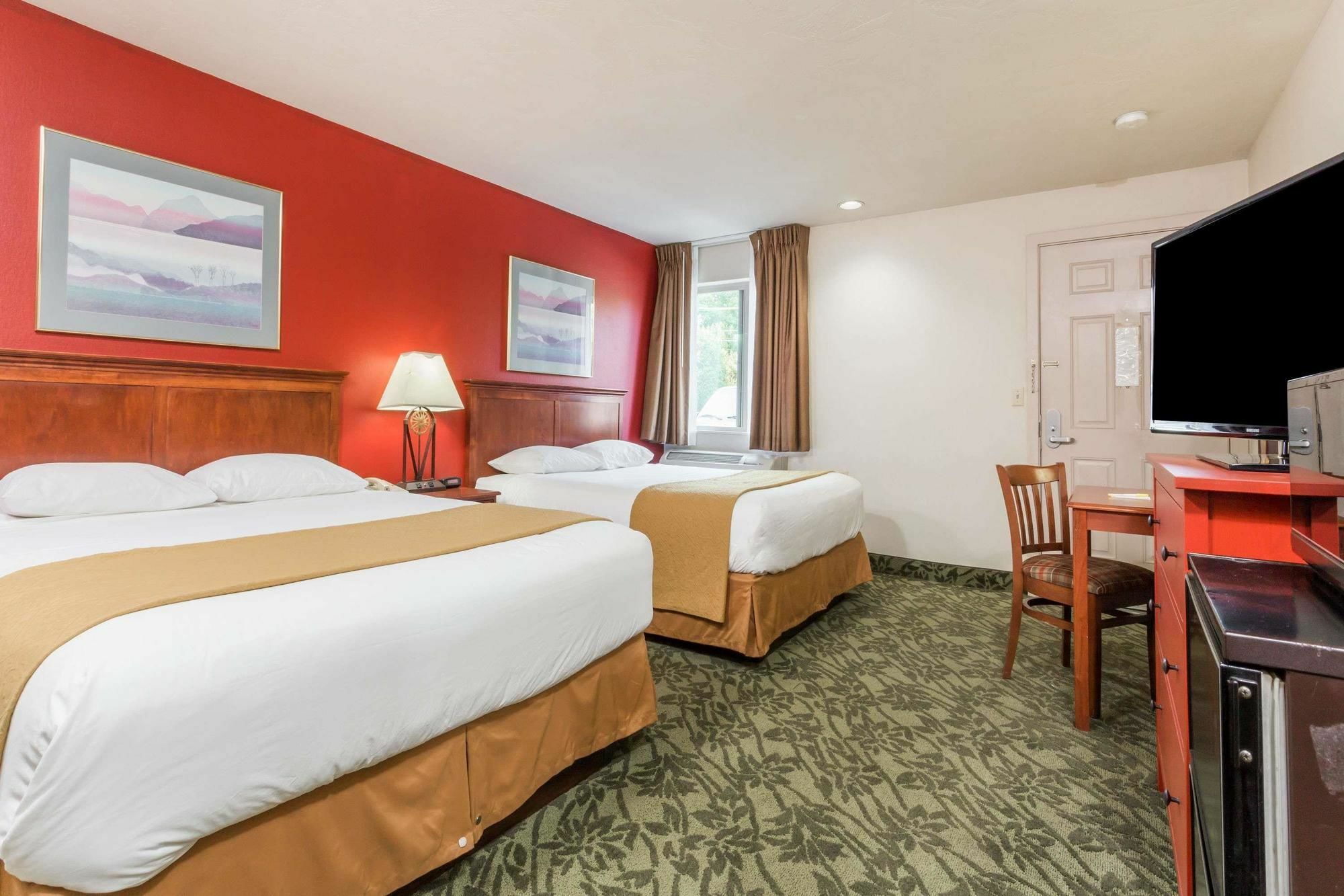 Days Inn By Wyndham Eugene Downtown/University Экстерьер фото